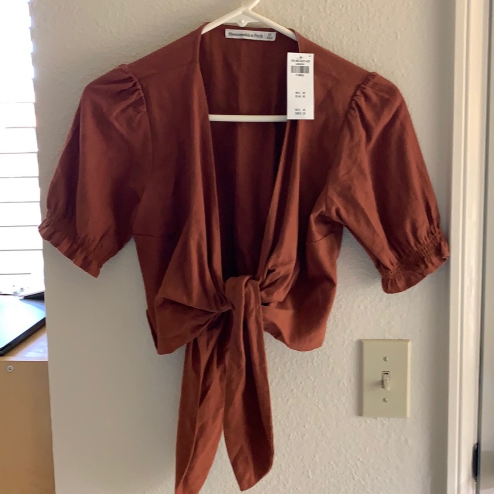 Abercrombie & Fitch Crop knot top